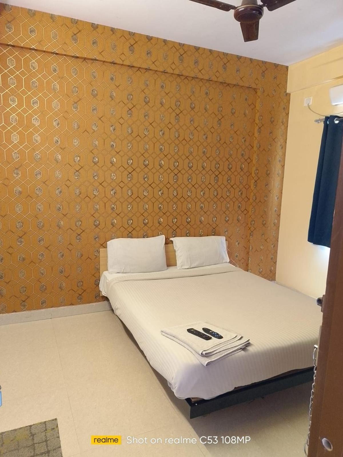 Hotel Pallavi Grand Bangalore Buitenkant foto