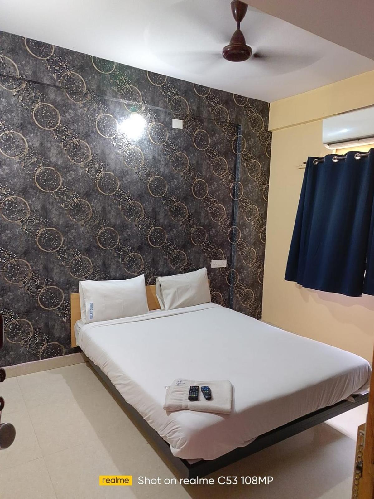 Hotel Pallavi Grand Bangalore Buitenkant foto